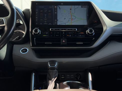 Used 2022 Toyota Highlander Platinum AWD/4WD image 17