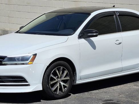 Used 2017 Volkswagen Jetta SE FWD image 1