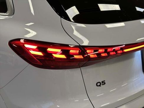 Used 2025 Audi Q5 Premium Plus image 11