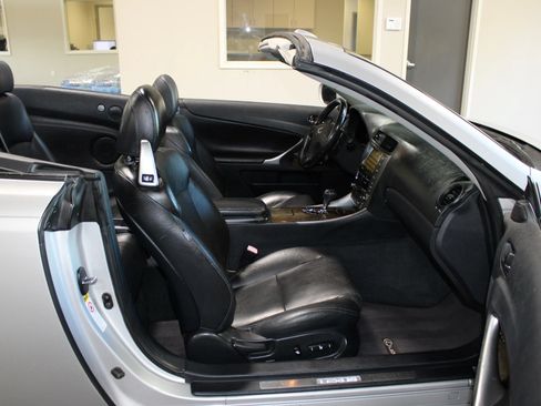 Used 2010 Lexus IS 350C w/ Luxury Pkg RWD image 43