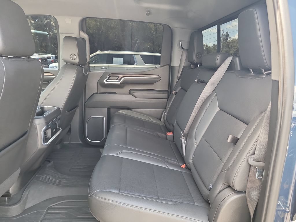 Used 2022 GMC Sierra 1500 SLT w/ SLT Premium Plus Package AWD/4WD image 9
