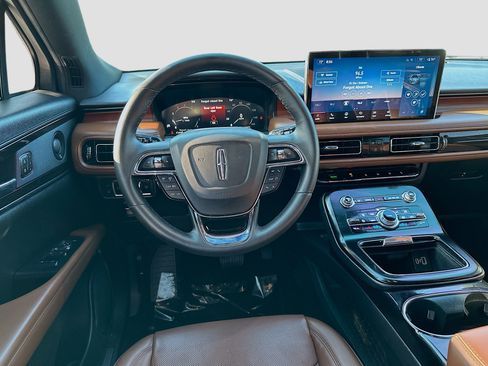 Used 2022 Lincoln Nautilus Reserve w/ Luxury Package image 19