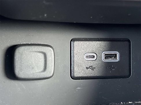 Certified 2023 GMC Acadia SLE w/ Driver Convenience Package image 26