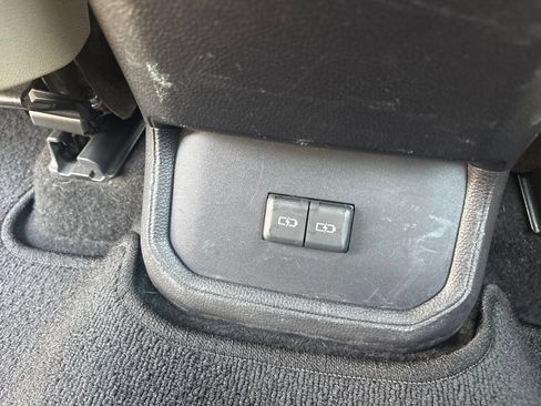 Used 2023 Toyota Highlander XLE AWD/4WD image 49
