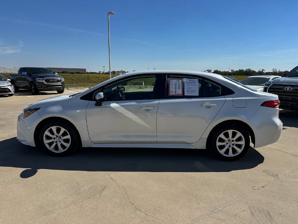 Used 2025 Toyota Corolla LE FWD image 6