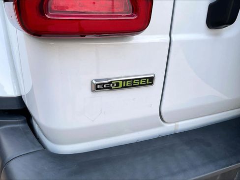 Used 2021 Jeep Wrangler Unlimited Sahara image 11