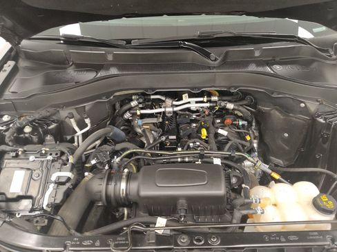 Used 2023 Ford Explorer XLT AWD/4WD image 30