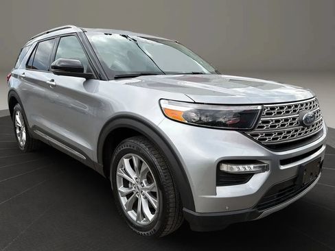 Used 2021 Ford Explorer Limited w/ Equipment Group 301A AWD/4WD image 3