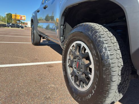 Used 2024 Toyota Tacoma TRD Off-Road image 9