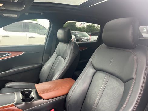 Used 2016 Lincoln MKX Black Label w/ Technology Package FWD image 3