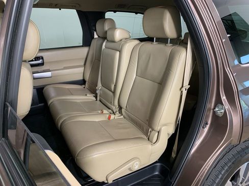 Used 2018 Toyota Sequoia Limited w/ Safety & Convenience Package AWD/4WD image 33