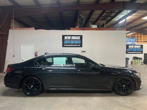 Used 2022 BMW 740i w/ M Sport Package image 37