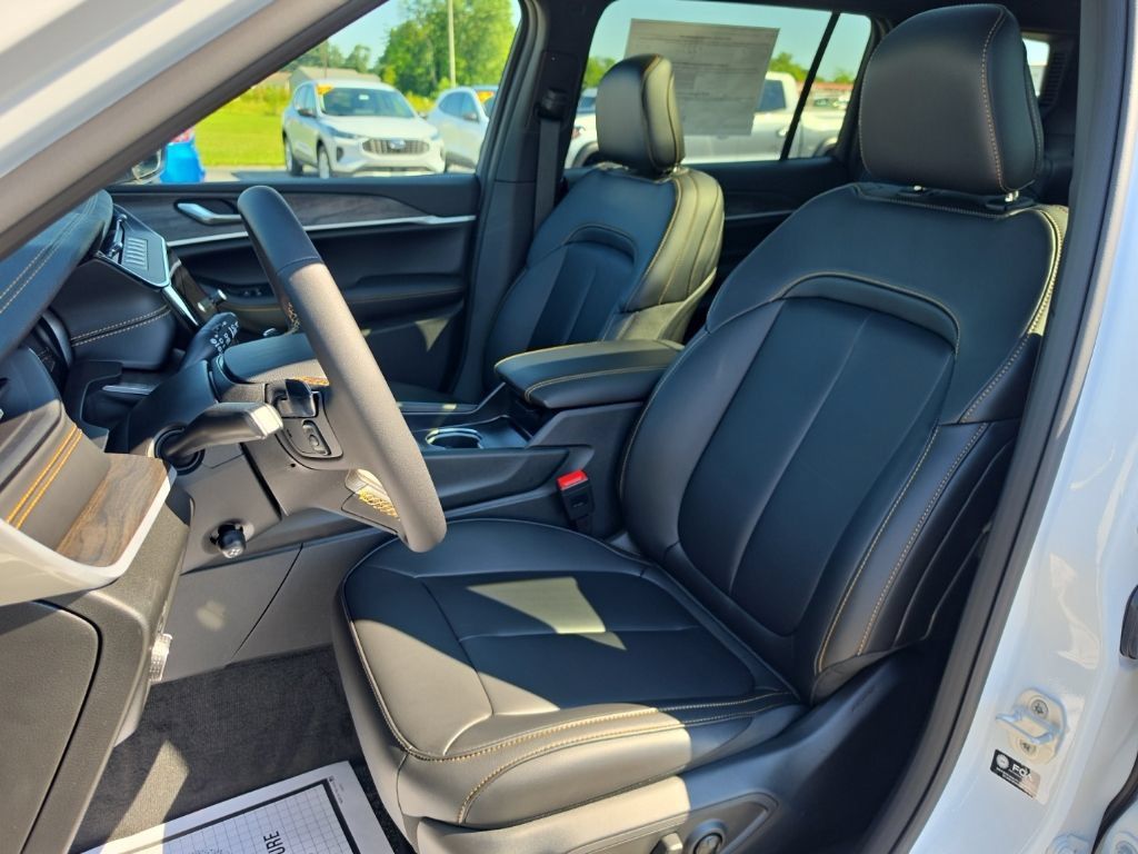 New 2026 Jeep Grand Cherokee L Limited AWD/4WD image 16