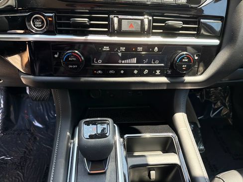 Certified 2024 Nissan Pathfinder SL FWD image 27