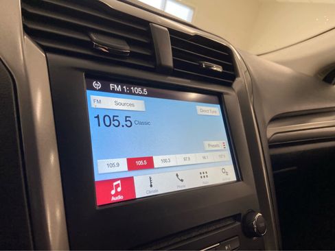 Used 2018 Ford Fusion SE w/ Fusion SE Technology Package image 23