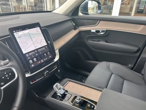 Certified 2025 Volvo XC90 B6 Plus image 19