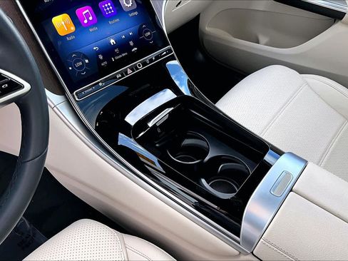 Used 2025 Mercedes-Benz GLC 300 image 15