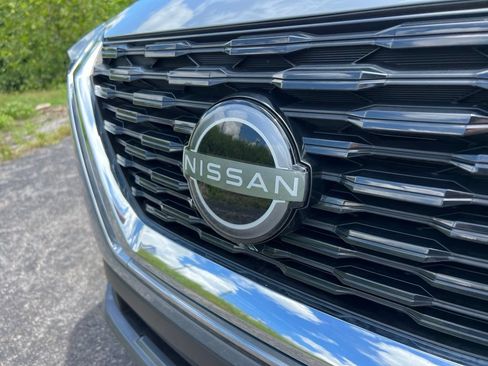 Used 2023 Nissan Rogue SL AWD/4WD image 11