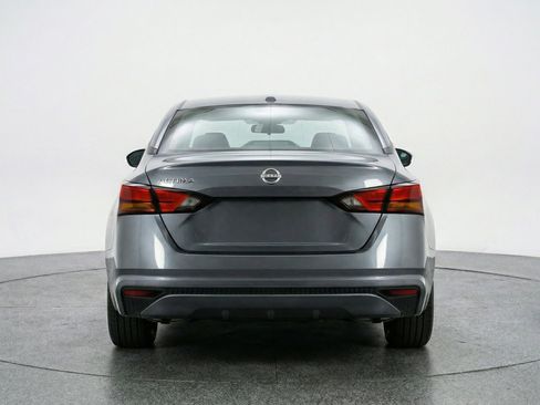 Used 2025 Nissan Altima 2.5 SV FWD image 7