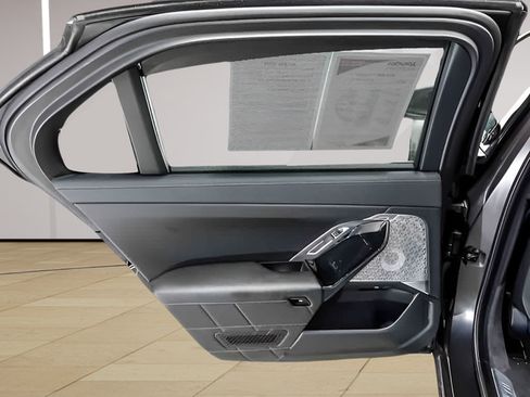 Used 2023 BMW i7 xDrive60 AWD/4WD image 24