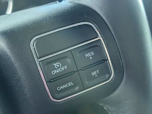 Used 2018 Jeep Wrangler Unlimited Sahara w/ Connectivity Group AWD/4WD image 13