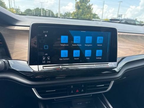 Used 2024 Volkswagen Atlas SE w/ Panoramic Sunroof Package FWD image 14