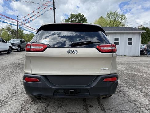 Used 2014 Jeep Cherokee Latitude w/ Cold Weather Group FWD image 8