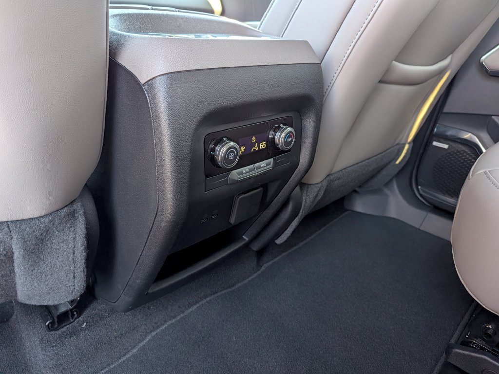 Used 2024 GMC Acadia Elevation FWD image 17