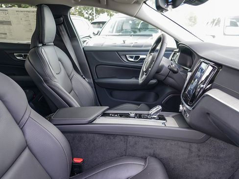 New 2025 Volvo V60 B5 Cross Country Ultra w/ Protection Package Premier image 20