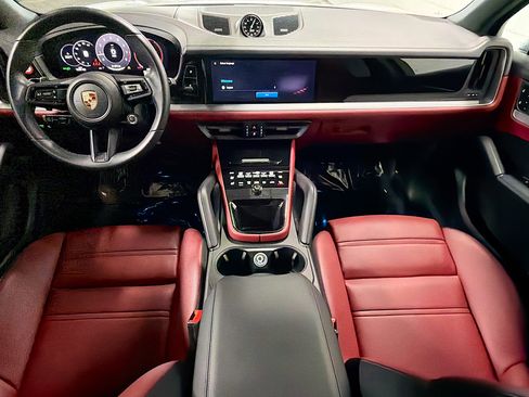 Certified 2024 Porsche Cayenne AWD/4WD image 16