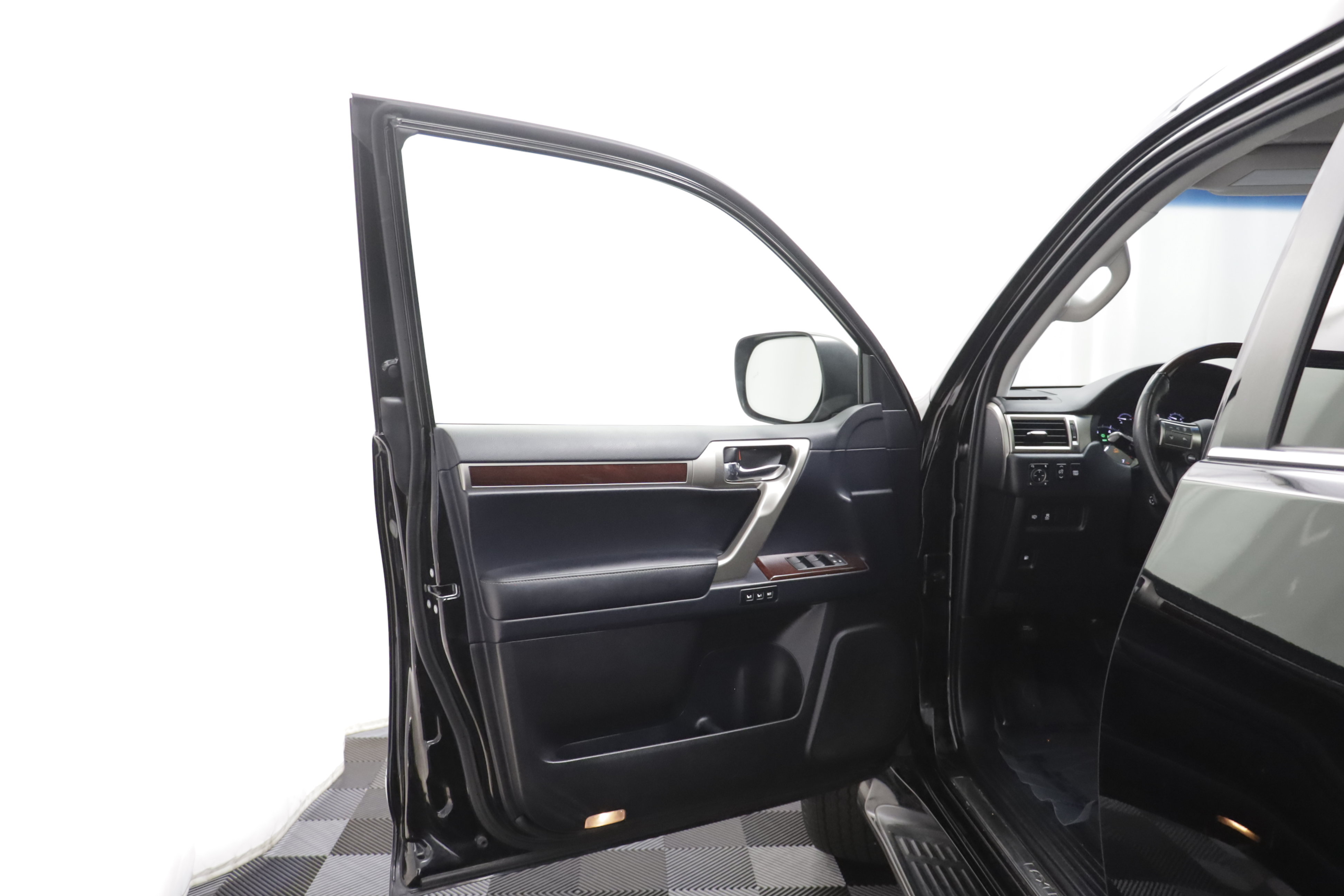 Used 2018 Lexus GX 460 Premium w/ Premium Package AWD/4WD image 4