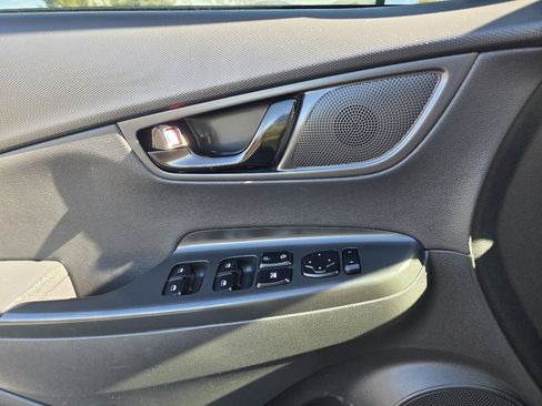 Used 2020 Hyundai Kona Limited w/ Cargo Package image 11