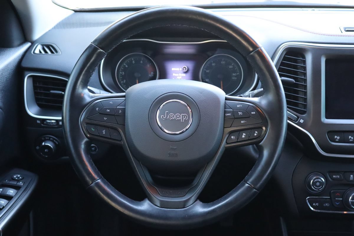 Used 2020 Jeep Cherokee Trailhawk w/ Technology Group AWD/4WD image 18