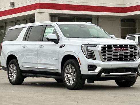 New 2026 GMC Yukon XL Denali image 9