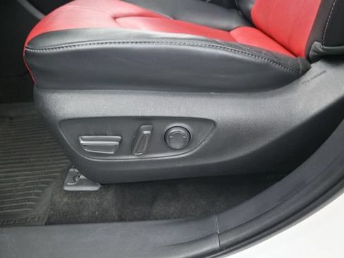 Used 2023 Toyota Highlander XSE FWD image 13