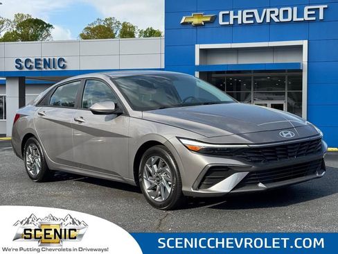 Used 2024 Hyundai Elantra SEL FWD image 1
