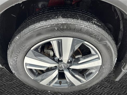 Used 2023 Nissan Rogue SL w/ SL Premium Package image 11