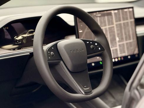 Used 2022 Tesla Model S Standard Range image 15