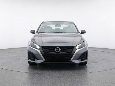 Used 2025 Nissan Altima 2.5 SV FWD image 2