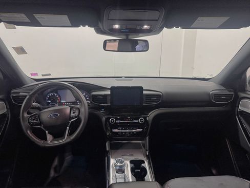 Used 2023 Ford Explorer ST-Line w/ Class IV Trailer Tow Package AWD/4WD image 2