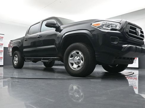 Used 2020 Toyota Tacoma SR AWD/4WD image 18
