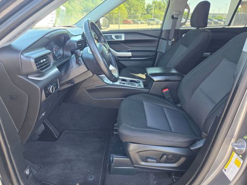 Used 2023 Ford Explorer XLT AWD/4WD image 9