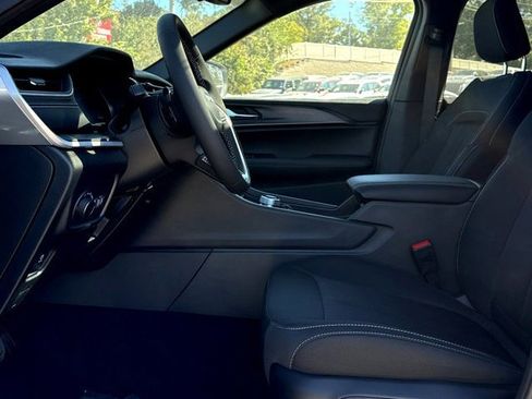 New 2025 Jeep Grand Cherokee L Laredo image 21