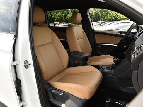 Certified 2023 Volkswagen Tiguan SE FWD image 19