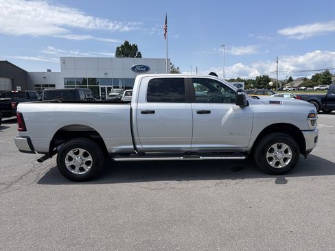 Used 2026 RAM 2500 Big Horn AWD/4WD image 2