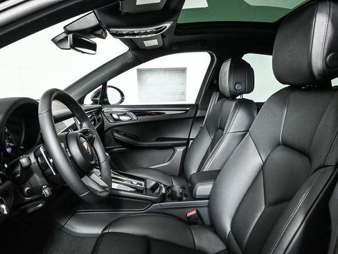 Certified 2026 Porsche Macan AWD/4WD image 5
