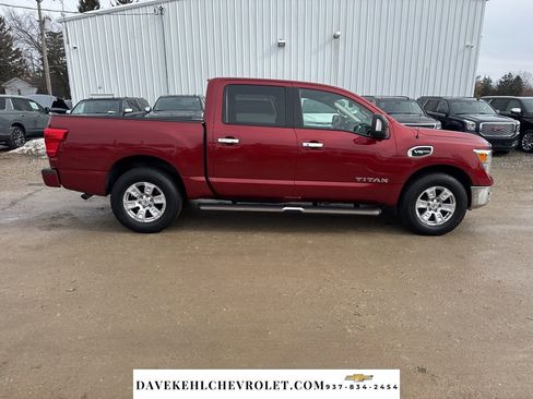 Used 2017 Nissan Titan SV image 3