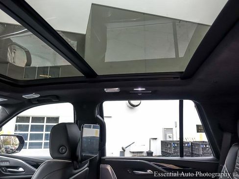 Used 2024 Cadillac Escalade V w/ LPO, ONYX Package image 11