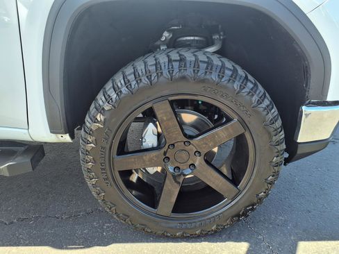 Used 2024 GMC Sierra 1500 Pro AWD/4WD image 9