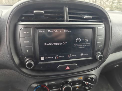 Used 2022 Kia Soul LX image 12